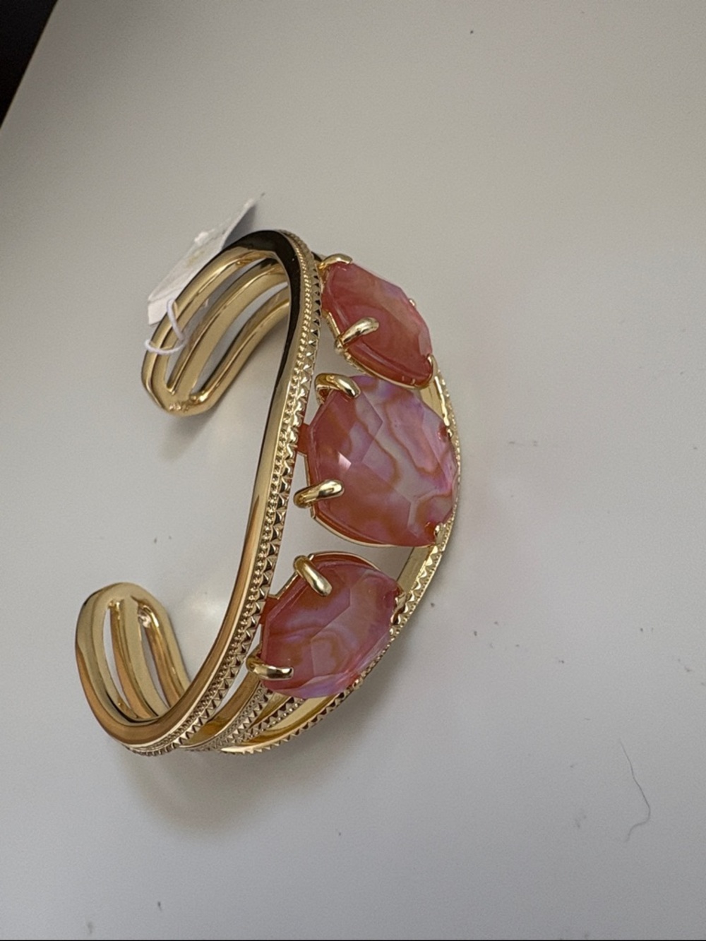 NWT [Kendra Scott] Daphne Statement Gold Cuff Bracelet, Pink Iridescent Abalone - Picture 8 of 12